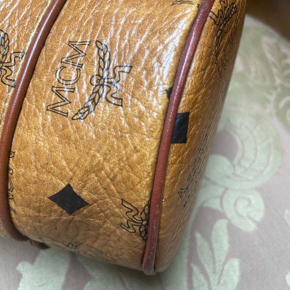 AUTHENTIC MCM VISETOS SMALL BUCKET BAG- Good used condition-versatile/adorable - Picture 9 of 14